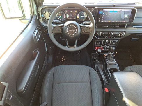 Used 2024 Jeep Wrangler Unlimited Rubicon 4xe image 11