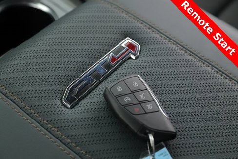 Used 2025 GMC Yukon AT4 image 3