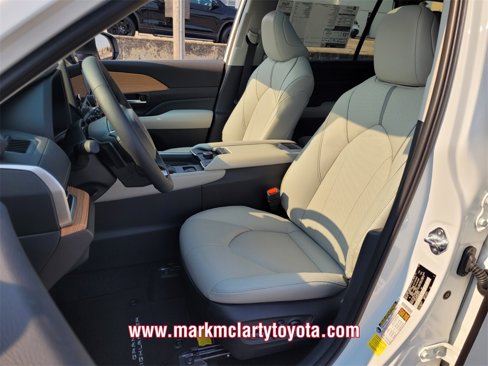 New 2025 Toyota Grand Highlander AWD image 4