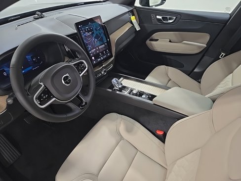 New 2026 Volvo XC60 B5 Plus w/ Climate Package image 20