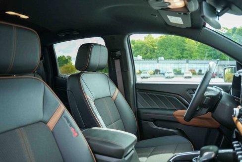 Used 2025 GMC Canyon AT4 image 19
