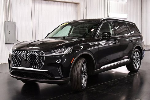 Used 2025 Lincoln Aviator AWD image 3