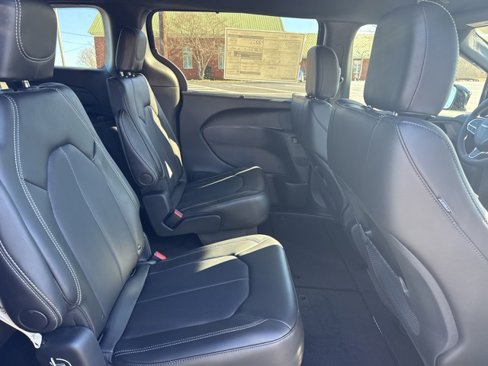 New 2025 Chrysler Voyager LX image 11