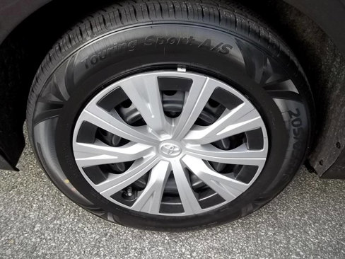 Used 2018 Toyota Camry LE image 29