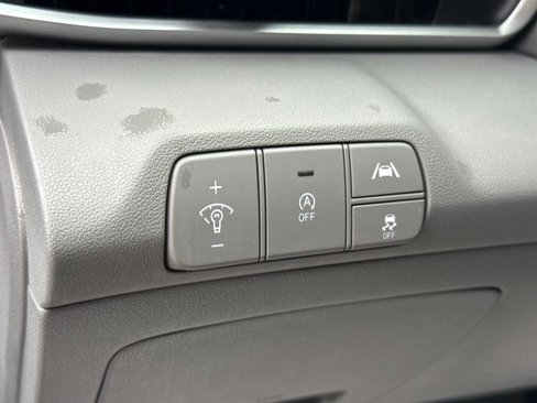 Used 2021 Hyundai Elantra SE image 16