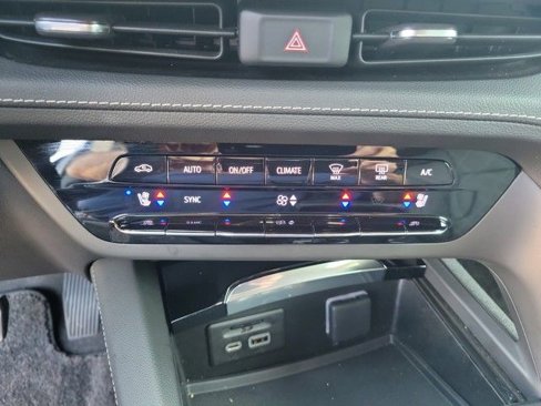 Used 2023 Buick Envision Avenir image 24