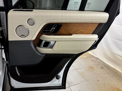 Used 2019 Land Rover Range Rover HSE image 17