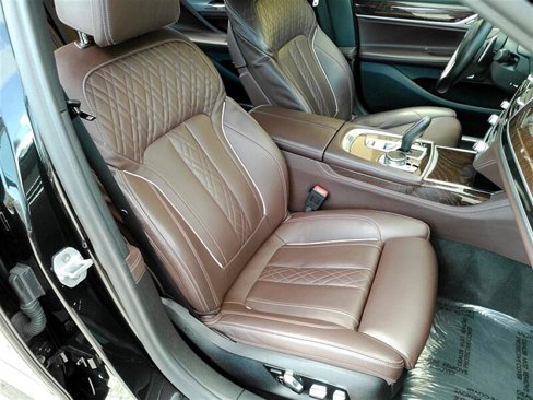 Used 2018 BMW 750i xDrive image 12