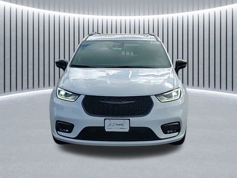 New 2026 Chrysler Pacifica Limited image 2