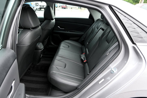Used 2024 Hyundai Elantra Limited image 29