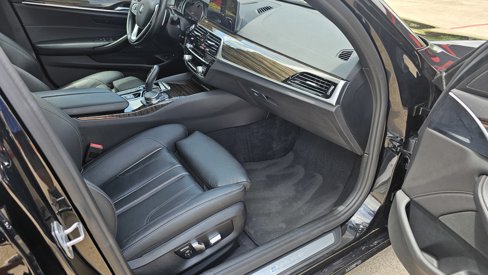 Used 2018 BMW 530e w/ Premium Package 2 image 32