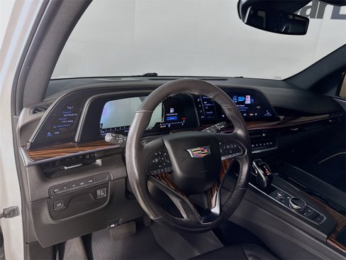 Used 2022 Cadillac Escalade ESV Luxury w/ LPO, Illumination Package image 9