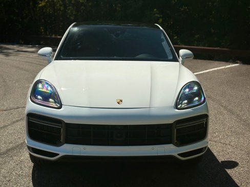 Used 2020 Porsche Cayenne Turbo image 2