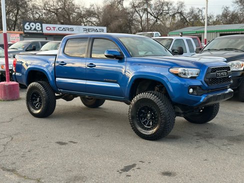 Used 2017 Toyota Tacoma TRD Off-Road w/ Tow Package image 3