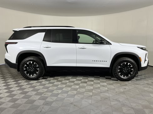 New 2026 Chevrolet Traverse Z71 w/ LPO, Floor Liner Package image 4