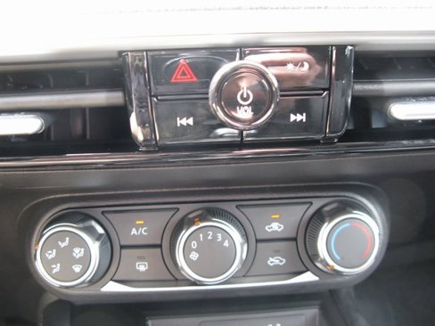 Used 2025 Nissan Kicks SV image 18