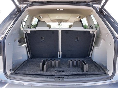 Certified 2024 Volkswagen Atlas SEL Premium R-Line image 18