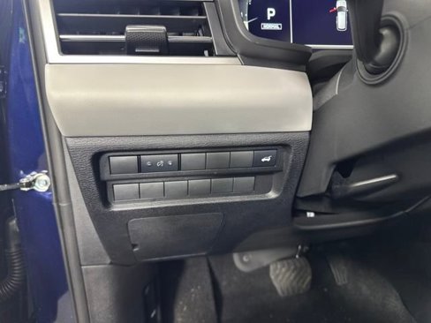 Used 2025 Mitsubishi Outlander SE image 18