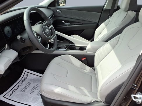 Used 2023 Hyundai Elantra Limited image 10