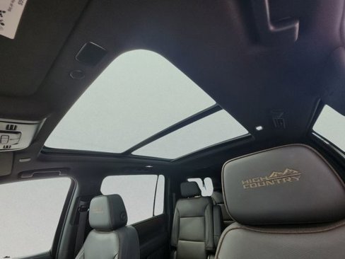 Certified 2022 Chevrolet Suburban High Country image 12