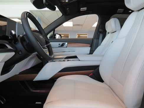 New 2026 Cadillac Vistiq Luxury w/ LPO, Floor Liner Package image 18