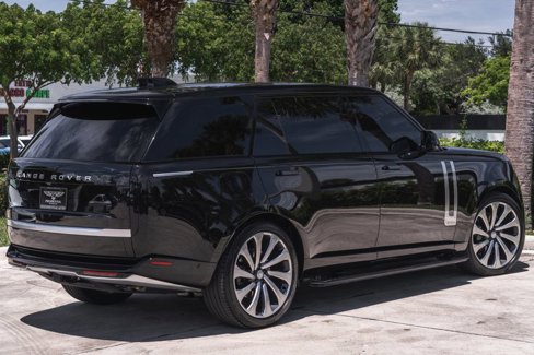 Used 2025 Land Rover Range Rover Long Wheelbase Autobiography image 11