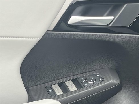 New 2025 Mitsubishi Outlander SE image 12