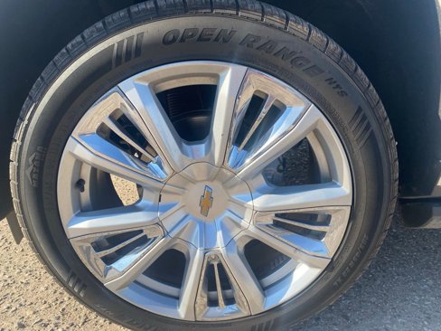 Used 2022 Chevrolet Suburban High Country image 11