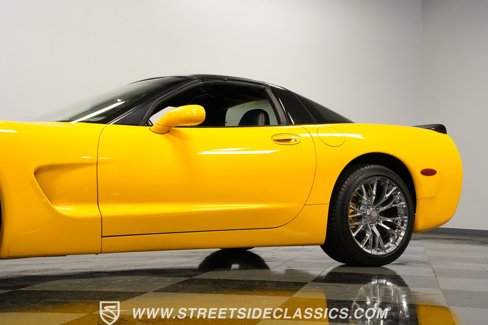 Used 2003 Chevrolet Corvette Coupe w/ Preferred Equipment Group image 22