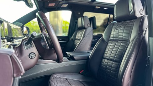 Used 2024 Cadillac Escalade V w/ LPO, ONYX Package image 26