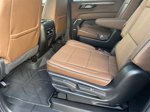 New 2026 Chevrolet Suburban High Country image 22