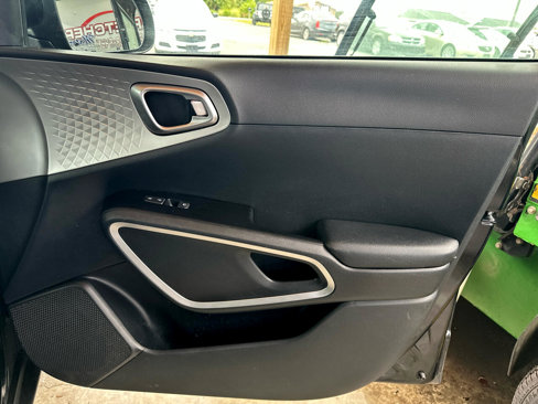Used 2022 Kia Soul LX image 39