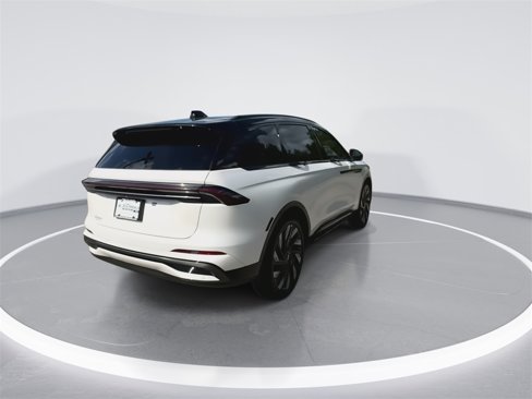 New 2025 Lincoln Nautilus Reserve image 8