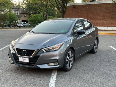 Used 2020 Nissan Versa SR image 3