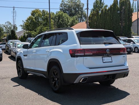 New 2025 Volkswagen Atlas Peak Edition SE image 3