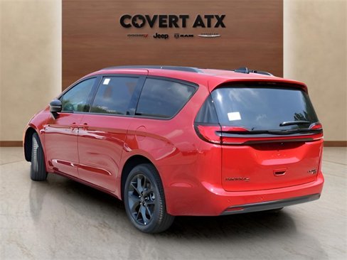 New 2026 Chrysler Pacifica Limited image 3