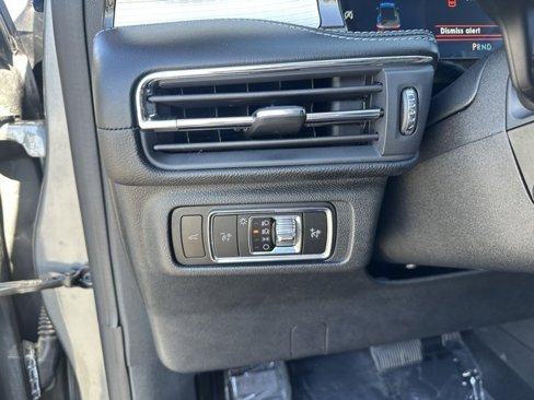 Used 2023 Lincoln Corsair AWD image 28