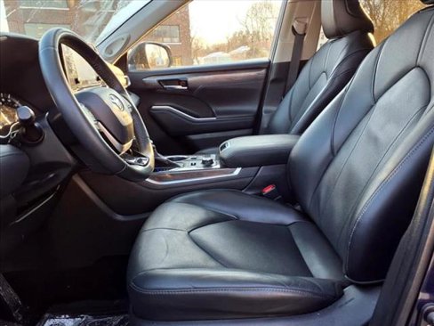 Used 2022 Toyota Highlander Limited image 19