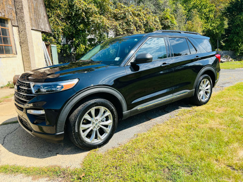 Used 2021 Ford Explorer XLT w/ Equipment Group 202A image 2