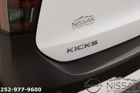 Used 2025 Nissan Kicks S image 9