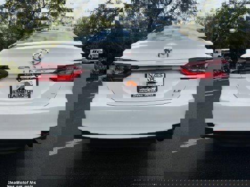Used 2022 Toyota Camry LE image 12