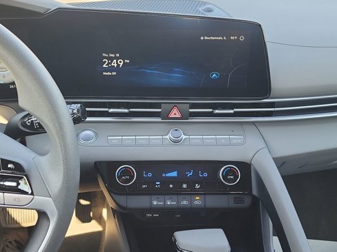Certified 2024 Hyundai Elantra SEL image 22
