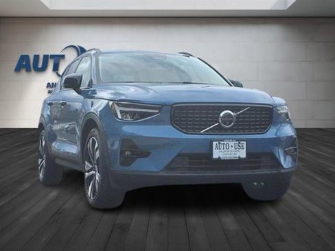 Used 2023 Volvo XC40 B5 Plus w/ Driver Assist Package image 13