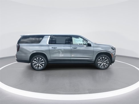 New 2026 Chevrolet Suburban High Country image 9