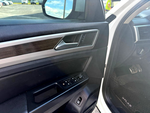 Used 2018 Volkswagen Atlas SE w/ R-Line Package image 15