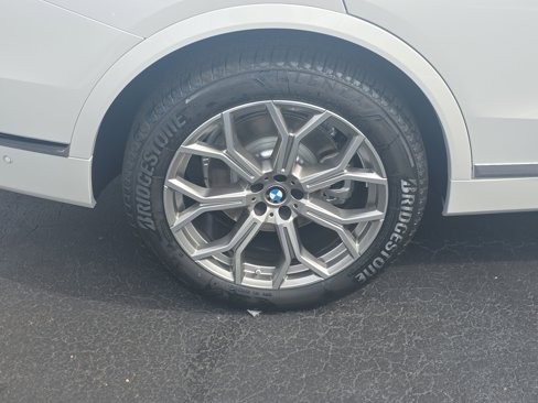 New 2026 BMW X7 xDrive40i image 7
