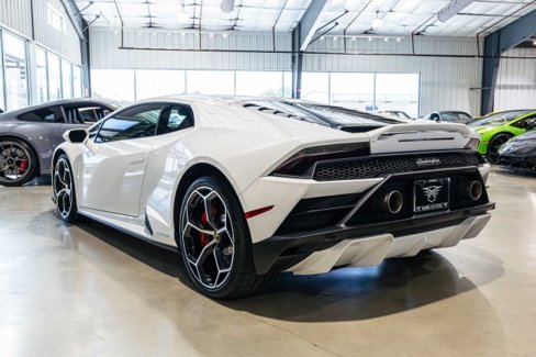 Used 2021 Lamborghini Huracan EVO image 7