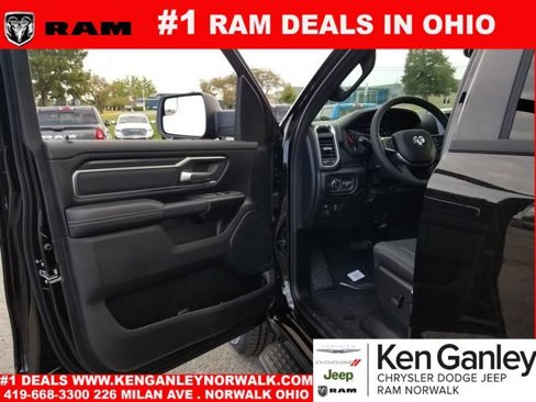 New 2026 RAM 1500 4x4 Crew Cab image 8