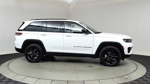 Used 2022 Jeep Grand Cherokee Altitude image 8