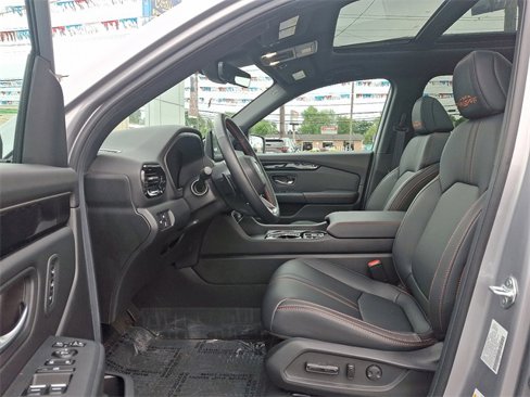Certified 2025 Honda Pilot TrailSport image 13